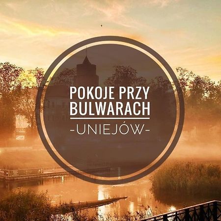 אוניוב Pokoje Przy Bulwarach מראה חיצוני תמונה