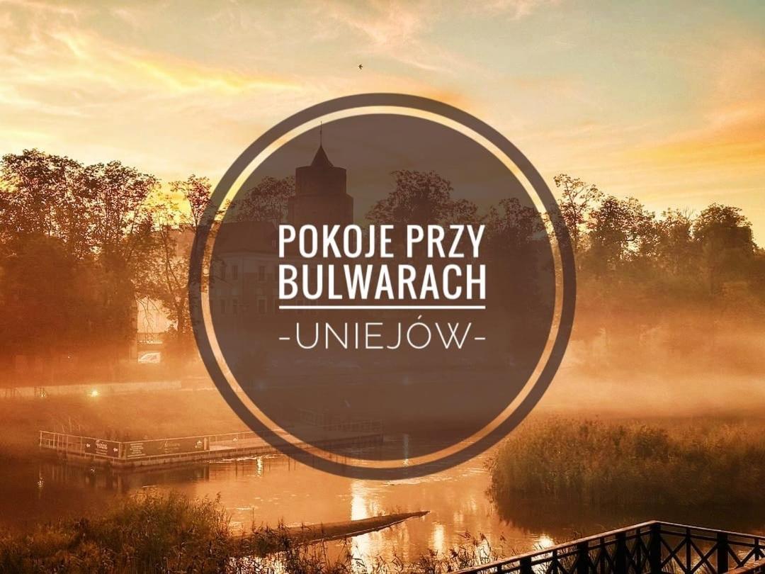 אוניוב Pokoje Przy Bulwarach מראה חיצוני תמונה